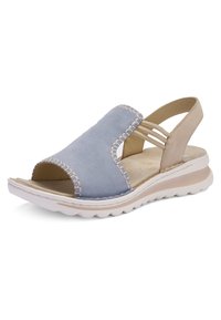 Světle modrá a béžová sandále s otevřenou špičkou, elastickými pásky, polstrovanou stélkou a tlustou bílou podrážkou navržené pro pohodlí a každodenní nošení.