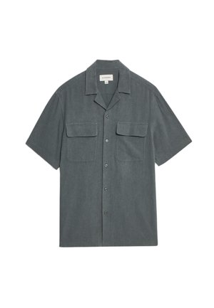 Kurzarmhemd aus dunkelgrauem Stoff mit einem Camp-Kragen, zwei Brusttaschen und Vorderknopfverschluss. Glatte Textur und lockere Passform.
