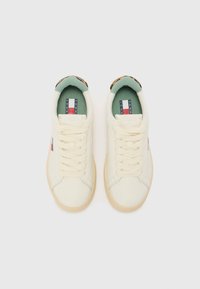Tommy Jeans ARCHIVE 98 - Sneakers basse - ivory