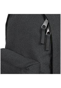 Eastpak OUT OF OFFICE - Sac à dos - muted dark