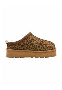 s.Oliver Šlepetės - leopard