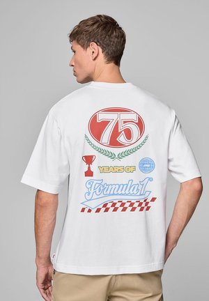 - T-shirt z nadrukiem