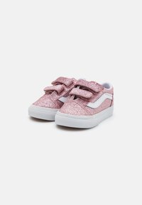 Roze glitter tenisice s bijelim naglascima, čičak trake i zaobljeni dizajn prsta. Tekstilisani gornji dio i gumeni potplat za bolje prianjanje.