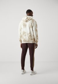 adidas Sportswear M 3S FT TC PT - Spodnji deli trenirk - shadow brown