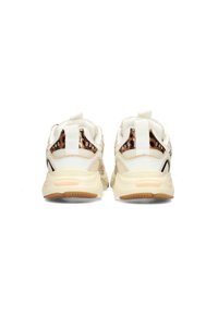 Sneakers con tomaia color crema in materiali testurizzati, dettagli con stampa leopardata e suola spessa in gomma color caramello per una maggiore aderenza.