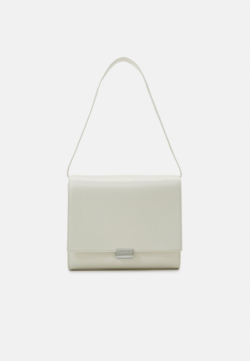 Calvin Klein ARCHIVE SHOULDER BAG SHINY - Bolso de mano - ecru