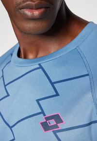 Lotto TRAINING  - Potiskana majica - coronet blue