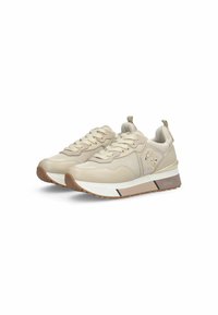Sneakers beige con un mix di pelle liscia e materiale in rete. Presentano una suola spessa bianca e beige, chiusura con lacci e un accento decorativo con logo.