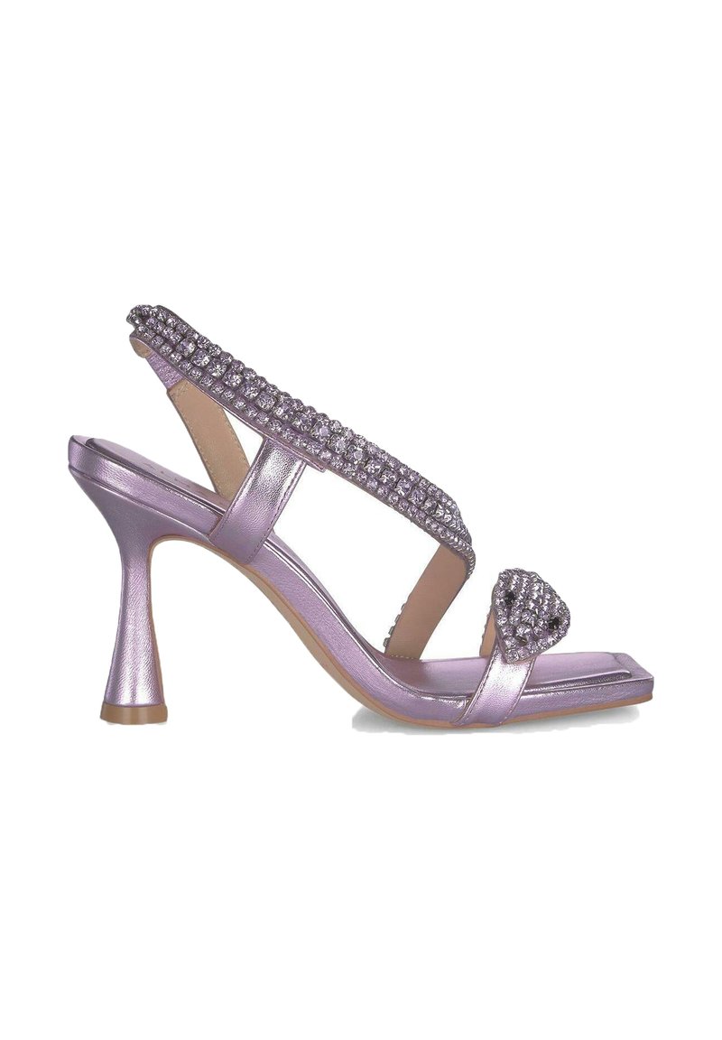 Lila metallische High-Heel-Sandale mit Kristallakzenten, offenes Zehendesign und schlanken Riemen. Verfügt über einen ausgestellten Absatz und eine flache Sohle.