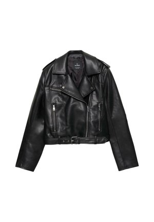 Fekete bőr, rövidített motoros dzseki övvel a deréknál, ezüstszínű fém kiegészítőkkel, hajtókás gallérral, cipzáras zsebekkel és varrási díszítéssel az ujjakon.