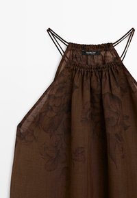 Haut marron transparent à col halter avec motif floral foncé et fines bretelles doubles aux épaules de Massimo Dutti.
