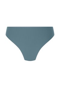 Naadloze blauw-groene bikini-stijl onderbroek van een gladde stof met een strak, eenvoudig ontwerp, plat gelegd op een witte achtergrond.