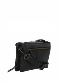 Bolso cruzado de cuero negro con múltiples compartimentos con cremallera, correa ajustable y un parche frontal con diseño de ancla. Acabado texturizado.