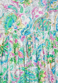 Látka s květinovým potiskem v živých zelených, modrých, růžových a oranžových barvách. Texturovaná s jemnými liniemi a zastřiženým designem.