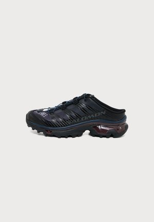 MM6 Maison Margiela, XT MULE 4 MM6 SALOMON - Tossud - black/nine iron/hunkle berry violet