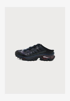 MM6 Maison Margiela, XT MULE 4 MM6 SALOMON - Tossud - black/nine iron/hunkle berry violet
