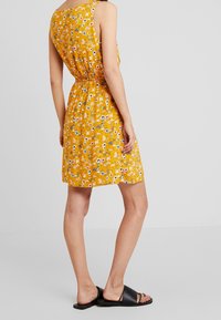 TOM TAILOR DENIM Vapaa-ajan mekko - yellow