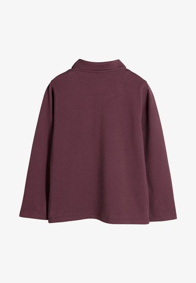 Bordová polokrontová košeľa s dlhým rukávom, golierom a zaobleným zadným okrajom. Vyrobená z hladkej, textúrovanej látky.