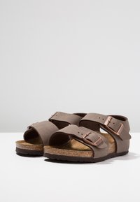 Birkenstock NEW YORK brązowy