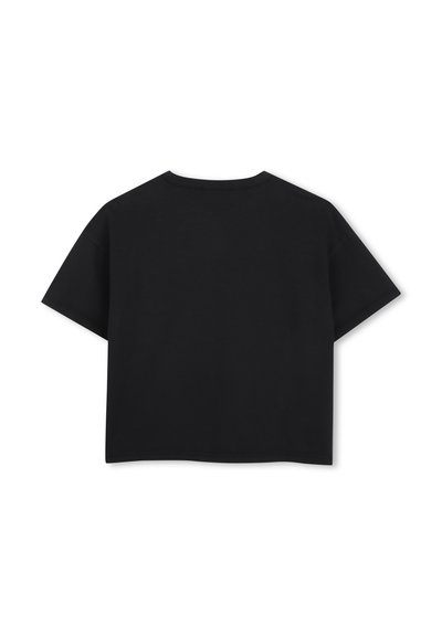 Απλό μαύρο κοντομάνικο T-shirt με άνετη εφαρμογή και στρογγυλή λαιμόκοψη, απεικονίζεται από πίσω σε λευκό φόντο.