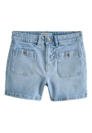 Lyseblå denimshorts med forlommer med klapper, som kan lukkes med knapper, og bæltestropper ved linningen.