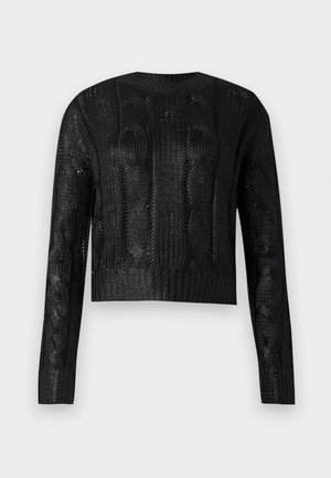 Fekete, rövidített, fonott kötésű pulóver hosszú ujjakkal és kerek nyakkivágással, amelynek elülső része és ujjai texturált, fonott mintázattal rendelkeznek.