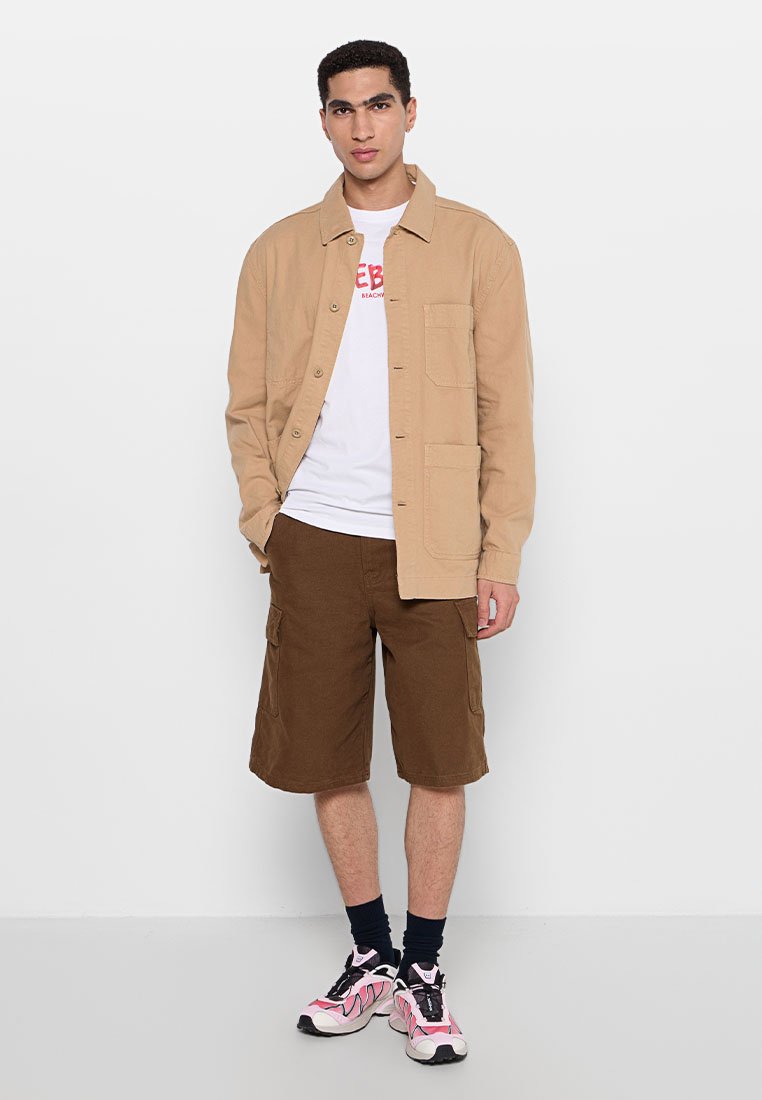 REGULAR FIT