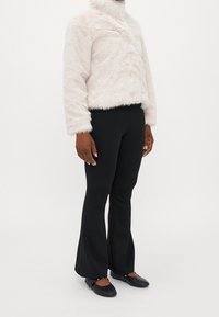 Vero Moda Petite Vinterjacka - beige