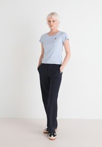 Levi's® CREWNECK TEE 2 PACK  - Βασικό μπλουζάκι - white/kentucky blue
