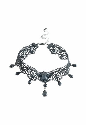Czarny koronkowy naszyjnik typu choker z centralnym owalnym czarnym kamieniem oraz czarnymi koralikami w kształcie kropli zawieszonymi na wzorze koronki, z regulowanym zapięciem na łańcuszek.