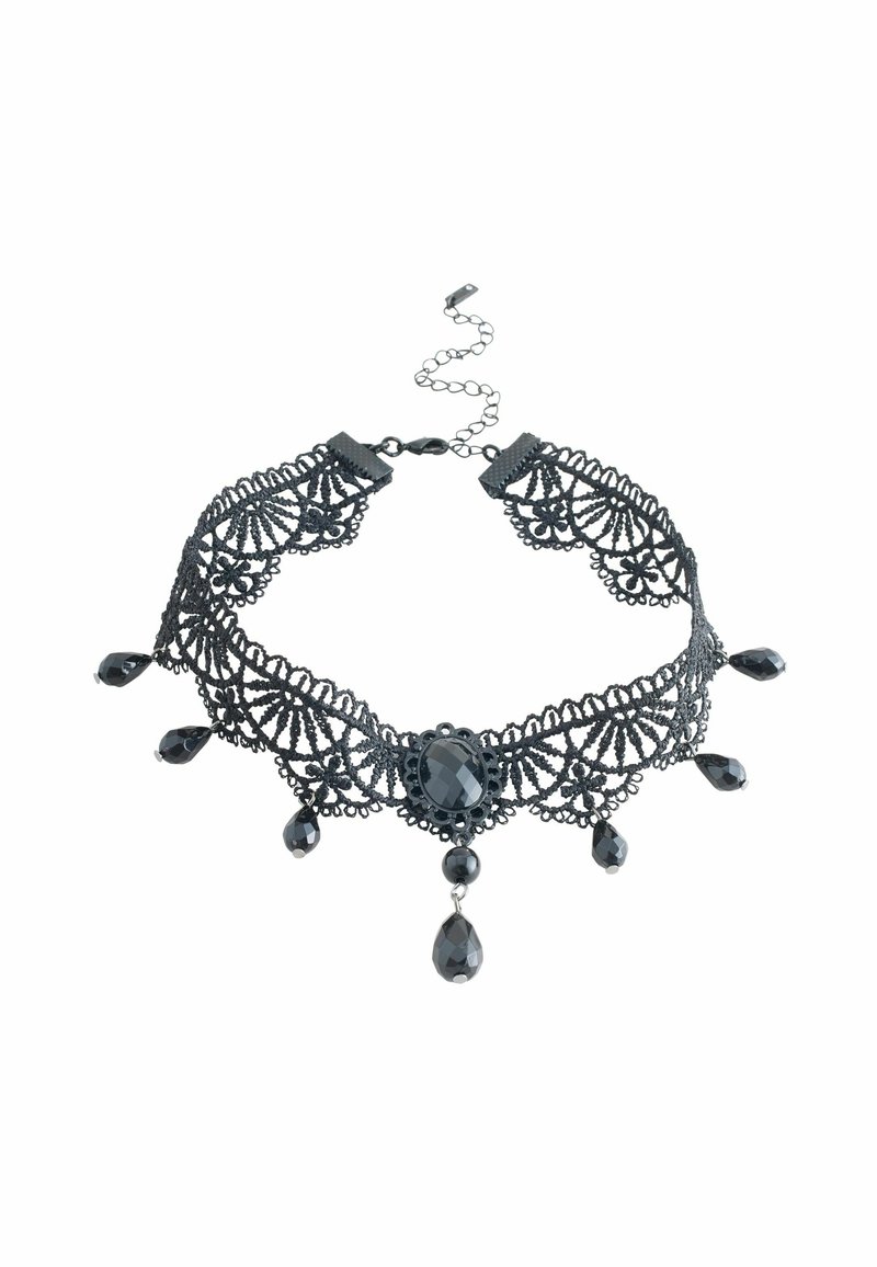 Collier ras-de-cou en dentelle noire avec une pierre précieuse noire ovale centrale et des perles noires en forme de goutte suspendues au motif en dentelle, avec fermoir à chaîne réglable.