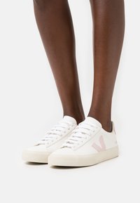 Veja CAMPO - Sapatilhas - extra white/petale