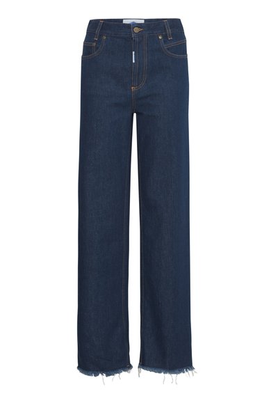 Široke jeans hlače iz temno modrega denima s strganimi robovi, subtilnim oranžnim šivom in klasičnim pet-žepnim dizajnom. Material se zdi trpežen in teksturiran.
