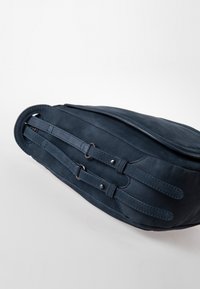 Aunts & Uncles PANSY - Umhängetasche - midnight blue