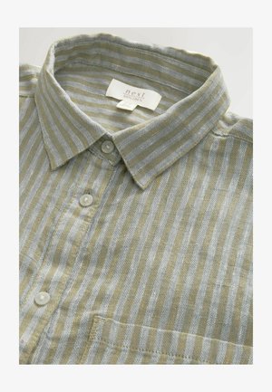 Linned skjorta med krage, med växlande gröna och grå ränder, tre knappar i placket och bröstfick.