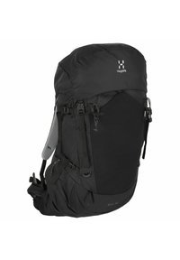Zwarte hiking rugzak met verstelbare banden, mesh padding, ritssluitingscompartimenten en een logo aan de bovenkant. Gemaakt van duurzaam materiaal voor gebruik buitenshuis.