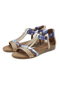 Braune flache Sandalen mit geflochtenem Obermaterial aus blauer und lila Textilie, goldenen Verzierungen und gepolstertem Fußbett. Offene Zehenpartie und verstellbare Riemen.