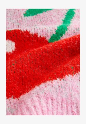 Tejido de punto que presenta colores rosa, rojo y verde con una superficie texturizada. Incluye bloques de color distintos y fibras visibles.