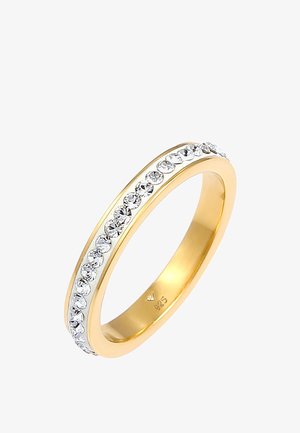 Guld ring med en række af klare, runde ædelstene langs den ene side. Glat, poleret overflade med et afrundet ringsdesign.