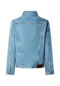 Lyseblå denimjakke med lange ærmer, knappede manchetter og en lille brun læderlap nær kanten bagpå.