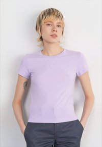 Nike Sportswear Základné tričko - violet mist