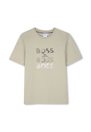 T-shirt beige clair à manches courtes avec col rond et motif texte répété "BOSS" en dégradé au centre devant.