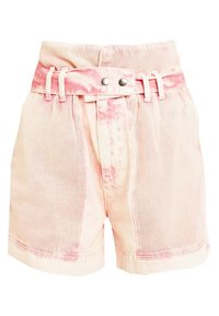 Pantalones cortos rosas y blancos con un diseño de malla texturizada y una cintura ancha con cinturón. Presentan paneles de tela en contraste y detalles de herrajes metálicos.