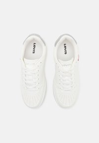 Levi's® Sporta apavi - regular white