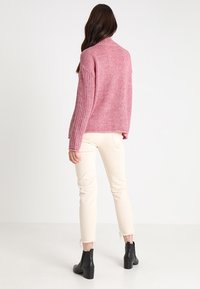 Custommade Sweter