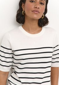Kaffe LIZZA NARROW STRIPED   - Triko s potiskem - chalk   black stripe