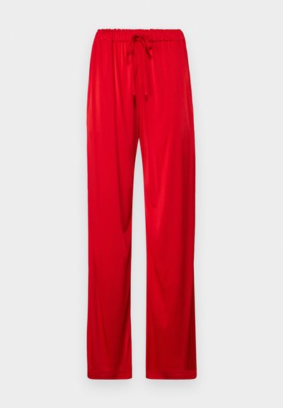 Un pantalon léger rouge à cordon de serrage avec une coupe décontractée, présentant une texture lisse et un design à jambe droite.