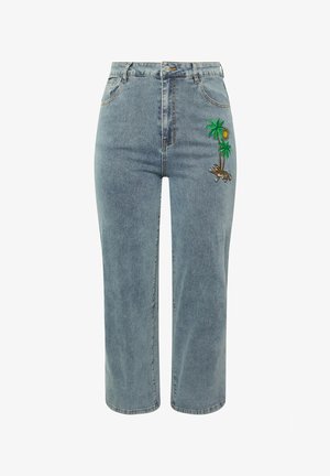 Jasnoniebieskie szerokie dżinsy z wysokim stanem ozdobione wyszywanym tropikalnym wzorem obejmującym palmy, słońce i lamparta na prawej udzie.