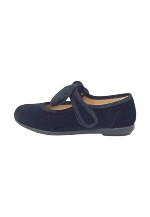 Scarpa Mary Jane nera con suola piatta e cinturino regolabile in velcro sulla parte superiore, progettata per il comfort e la facilità d'uso.