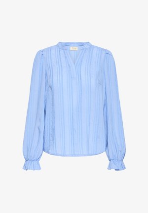 Svetlomodrá blúzka s dlhými rukávmi a vertikálnymi pruhmi, s otvoreným V-výstrihom, zhromažděnými manžetami s volánovými detailmi a uvoľneným strihom.